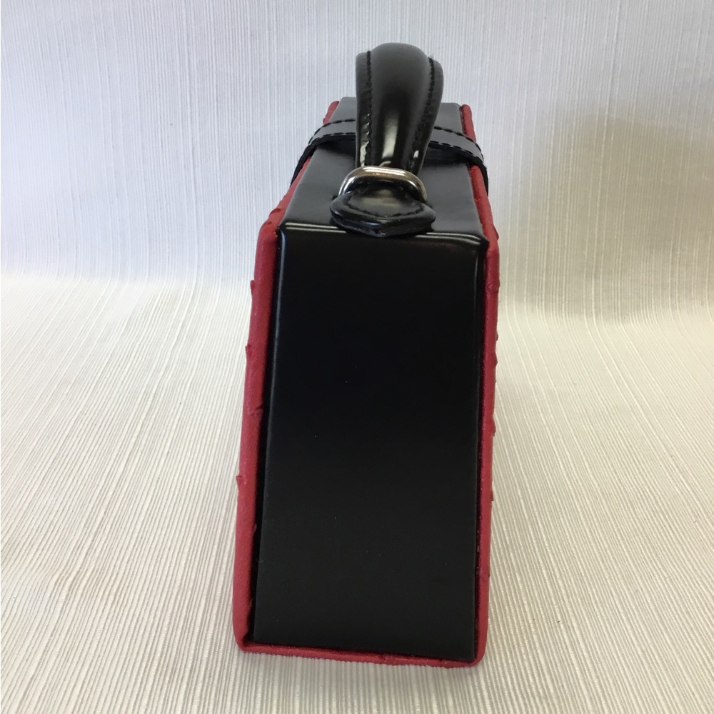 Hanes New Red & Black Bag. - Picture 5 of 6